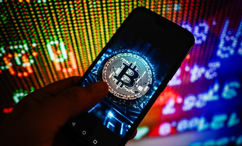 Bitcoin cracks $60,000, sinking to lowest level since October 2024
