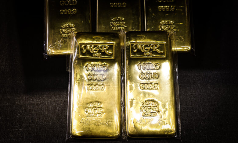 As gold's tumble continues, traders bet the pain may last for two more years
