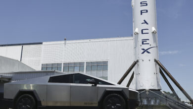 Jim Cramer says one of SpaceX's biggest risks is this group of investors