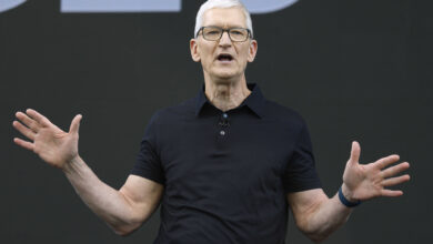 Apple shares just hit a record. Here's how trader Mike Khouw is playing the move