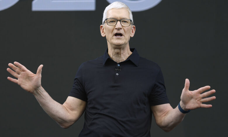 Apple shares just hit a record. Here's how trader Mike Khouw is playing the move