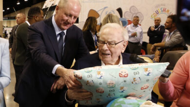Warren Buffett Watch: It's Buffett, not Abel, who appears to be calling the shots on stocks
