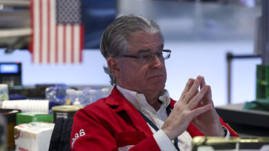 Treasury yields steady as traders await more economic data