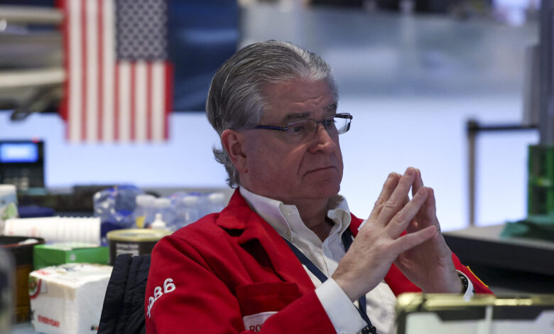 Treasury yields steady as traders await more economic data