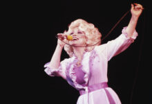 When someone talks down to you, use Dolly Parton's simple trick to 'maintain your dignity and disarm' them, says expert