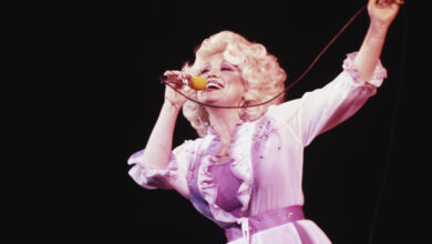 When someone talks down to you, use Dolly Parton's simple trick to 'maintain your dignity and disarm' them, says expert