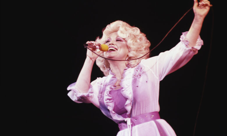 When someone talks down to you, use Dolly Parton's simple trick to 'maintain your dignity and disarm' them, says expert