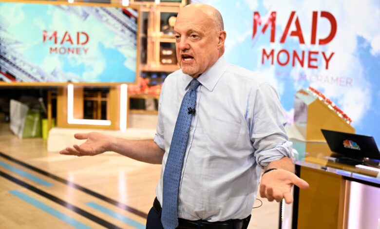 August was the month of the comeback kids. Cramer reviews what drove the biggest winners