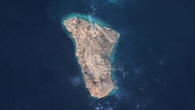 U.S. attacks 3 Iranian oil tankers after missiles target Navy warships