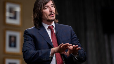 Robinhood CEO says companies can't control how their stock is tokenized as AMC clash escalates