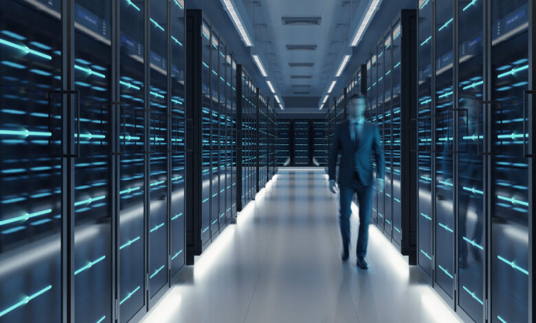 This data center stock is up over 1000% in the last five years. Trader Mike Khouw sees more gains