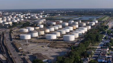 Wealthy investors seek oil and gas assets, but bargains are scarce