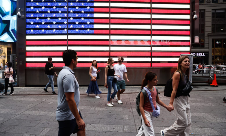 Americans' incomes rose and poverty fell in 2025, Census Bureau says