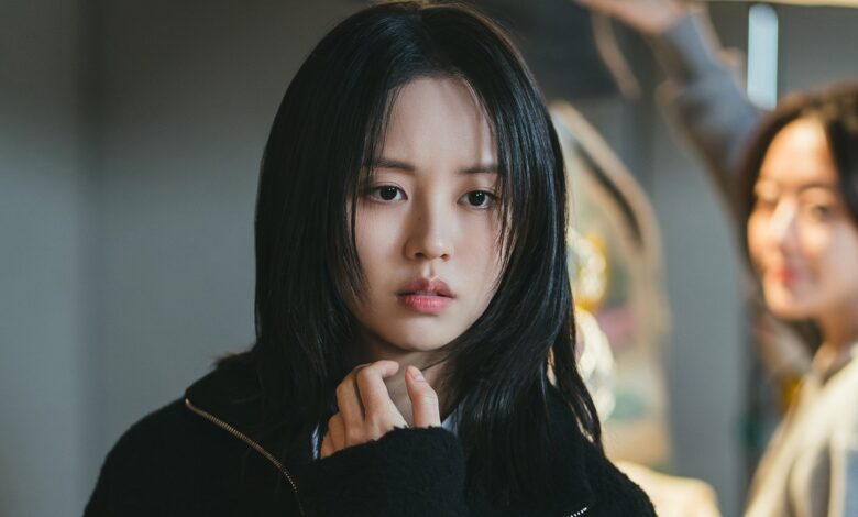 Kim So Hyun Faces A Crisis Ahead Of Her College Graduation In New Romance Drama “Between Steps”