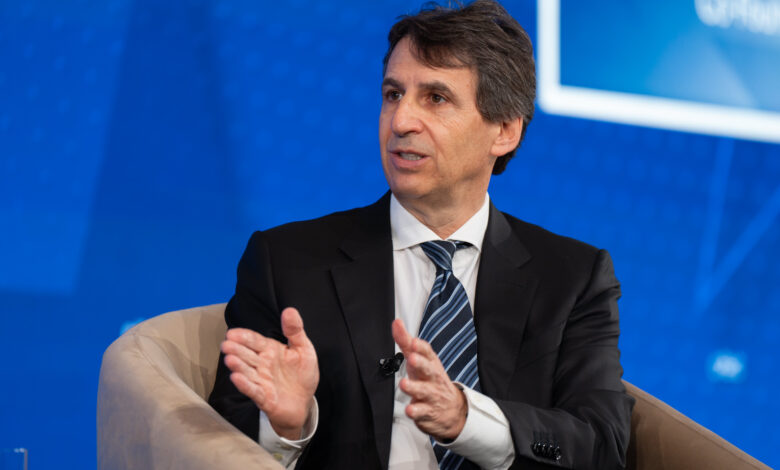 Apollo to buy nearly 10% stake in Abu Dhabi-backed alternative asset manager Mubadala Capital