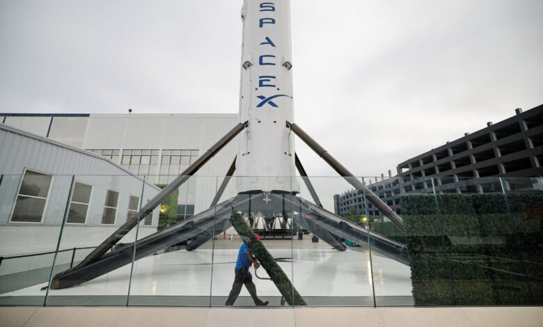 SpaceX deal to acquire spectrum license hammers shares of AT&T, Verizon and T-Mobile