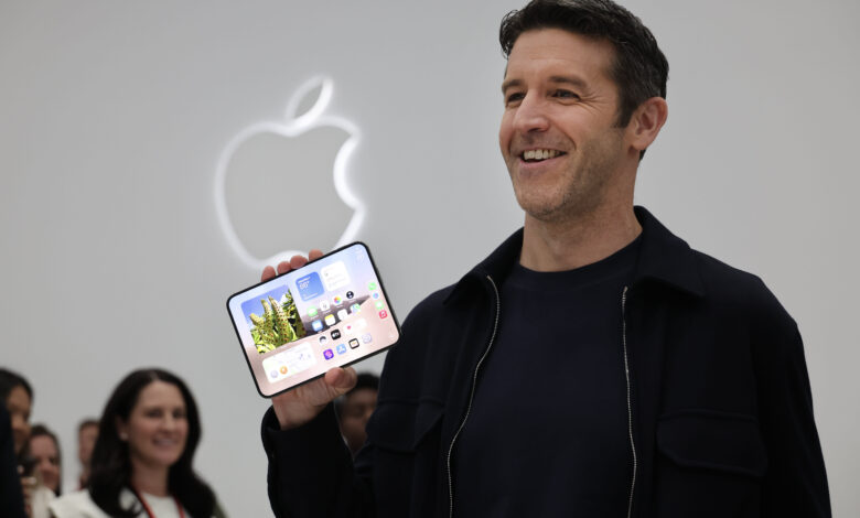Apple's iPhone Duo in short supply — plus, the 2 stocks fueling an AI rebound