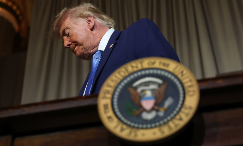 Trump's approval rating on economy hits all-time low as midterm looms: CNBC survey
