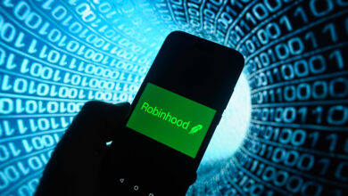 Robinhood shares fall 4% as crypto slump weighs on profits, offsetting gains in new businesses