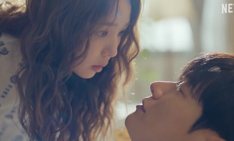 Watch: Chae Soo Bin Is Puzzled By Kim Young Kwang’s Lack Of Response To Her Touch In “Take Charge Of My Heart” Preview