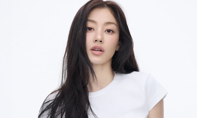 TWICE’s Jihyo Poses For Beautiful Profile Photos