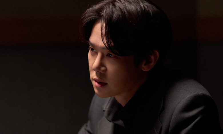 Yoo Yeon Seok Is A Trusted Father And Cardiac Surgeon In New Drama “The Perfect Lie”