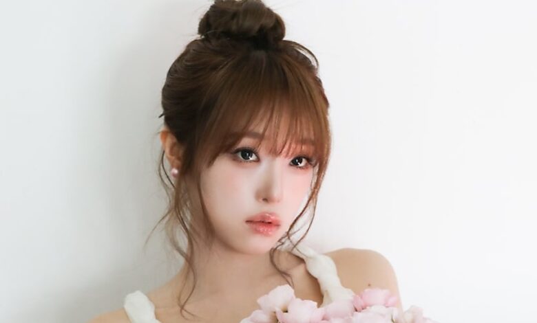 Yena Teases New Version Of Official Light Stick